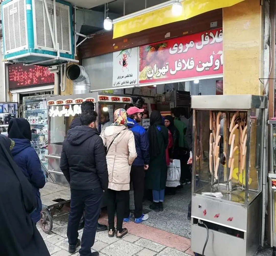 فلافل فروشی در کوچه مروی؛ منبع عکس: گوگل مپ؛ عکاس: mehrzad asadi