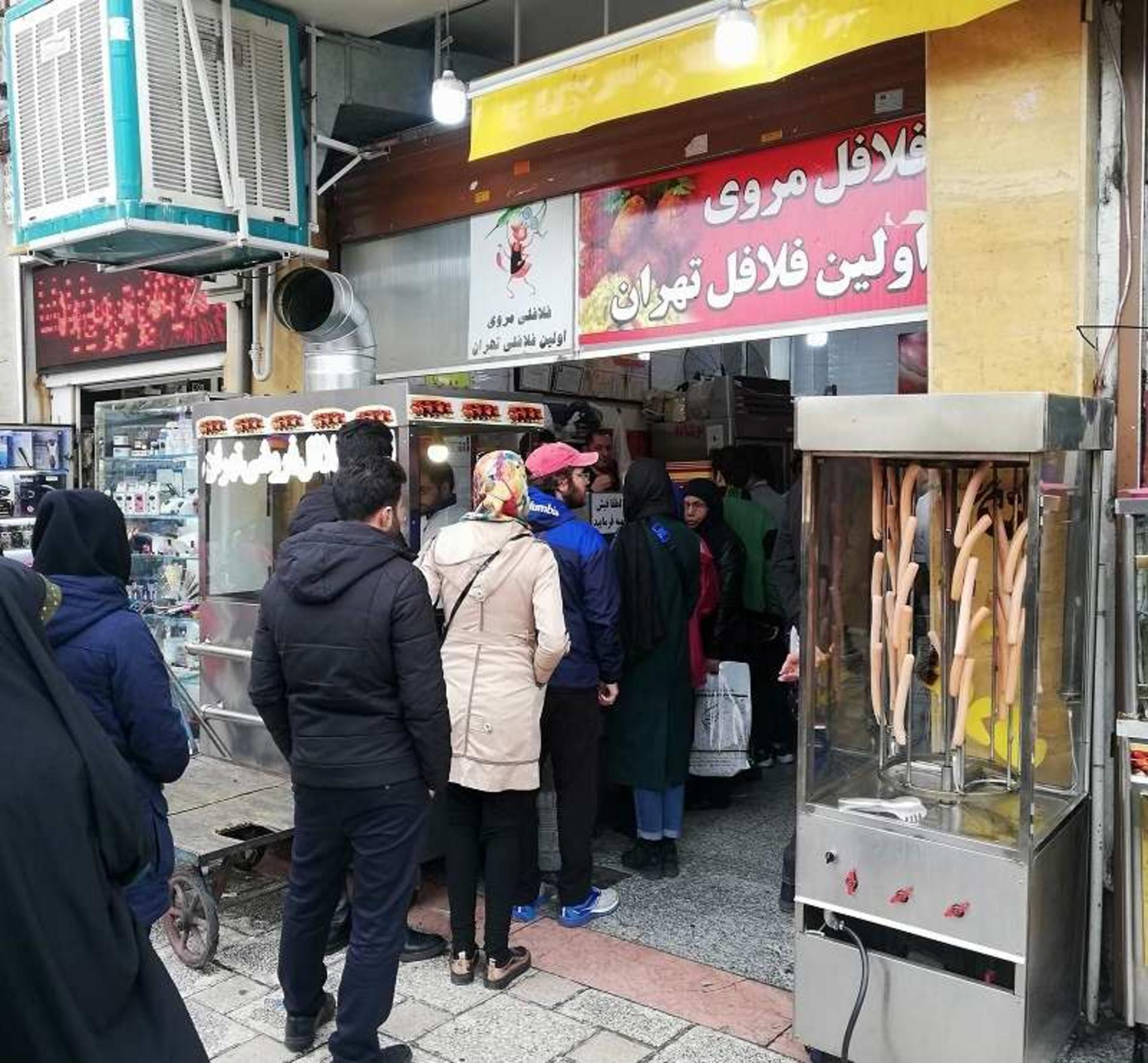 فلافل فروشی در کوچه مروی؛ منبع عکس: گوگل مپ؛ عکاس: mehrzad asadi