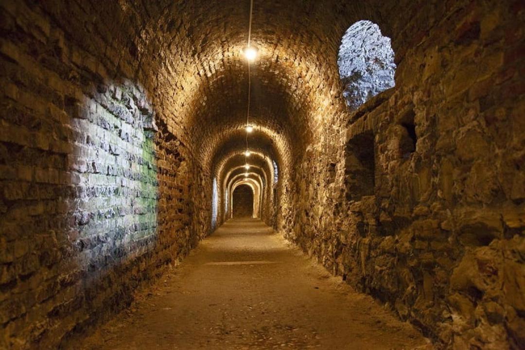 هزارتوی پنهان در قلعه بودا، منبع: labirintus.eu