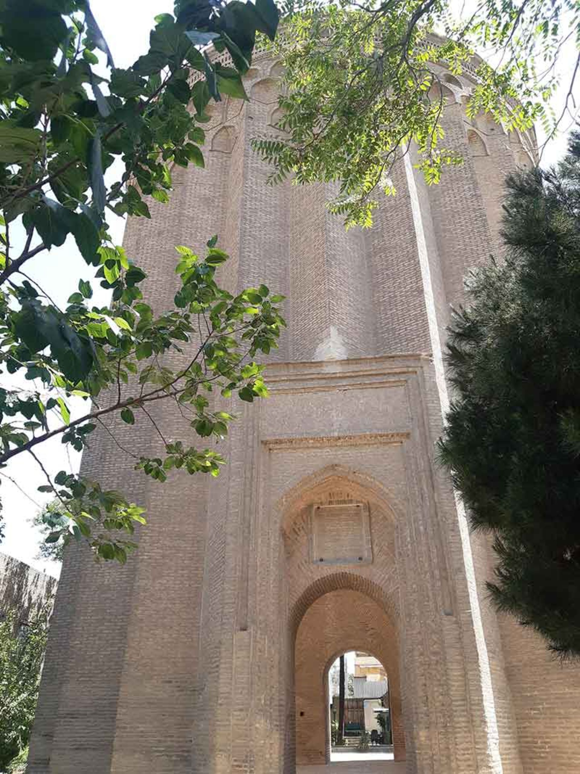 بنای برج طغرل شهر ری