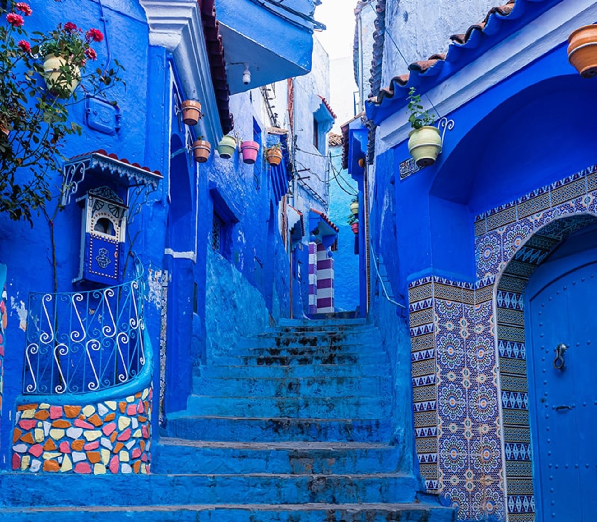 کوچه‌ای در شهر شفشاون به رنگ آبی، منبع عکس: unsplash.com، عکاس: Jaanus Jagomägi