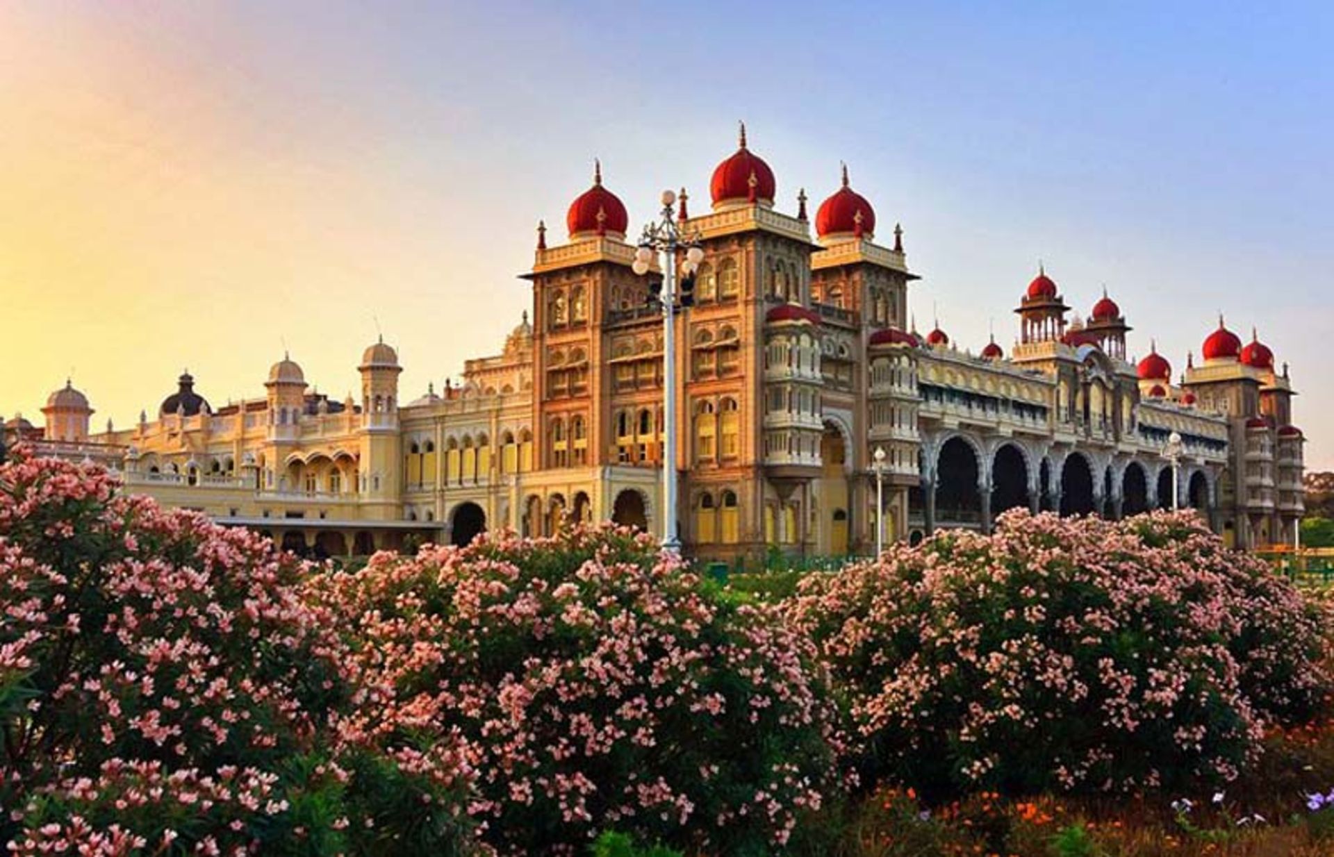 قصر تاریخی میسور (Mysore) در جنوب هند