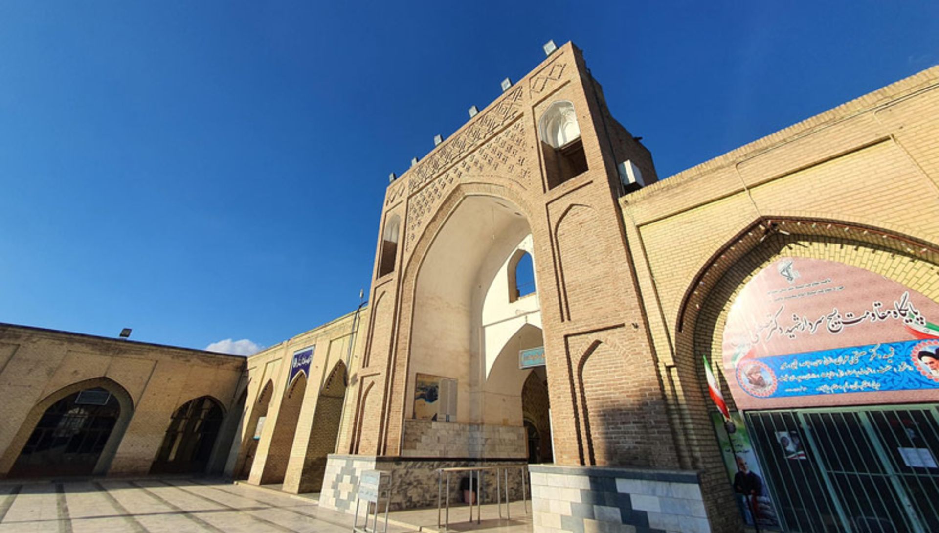 نمایی از ایوان اصلی مسجد جامع نیشابور؛ منبع عکس: گوگل مپ؛ عکاس: امید انتظاریان