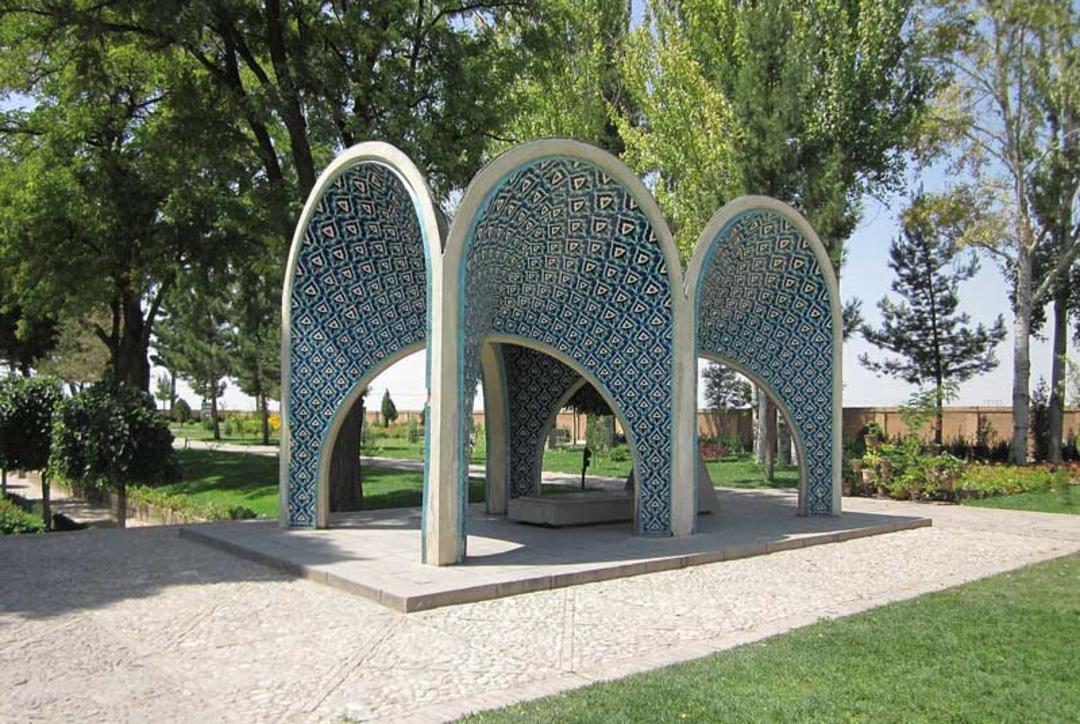 معماری آرامگاه کمال الملک؛ منبع عکس: ویکی مدیا؛ عکاس: Petr Adam Dohnálek