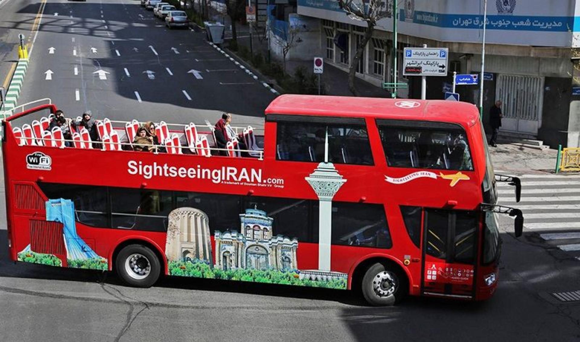اتوبوس گردشگری در خیابان ایرانشهر: منبع عکس: mizanonline.ir؛ عکاس: حسن شیروانی