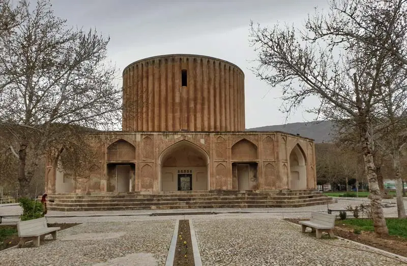 کاخ خورشید کلات نادری در فصل پاییز؛ منبع عکس: گوگل مپ؛ عکاس: علیرضا کوهستانی کوشکی
