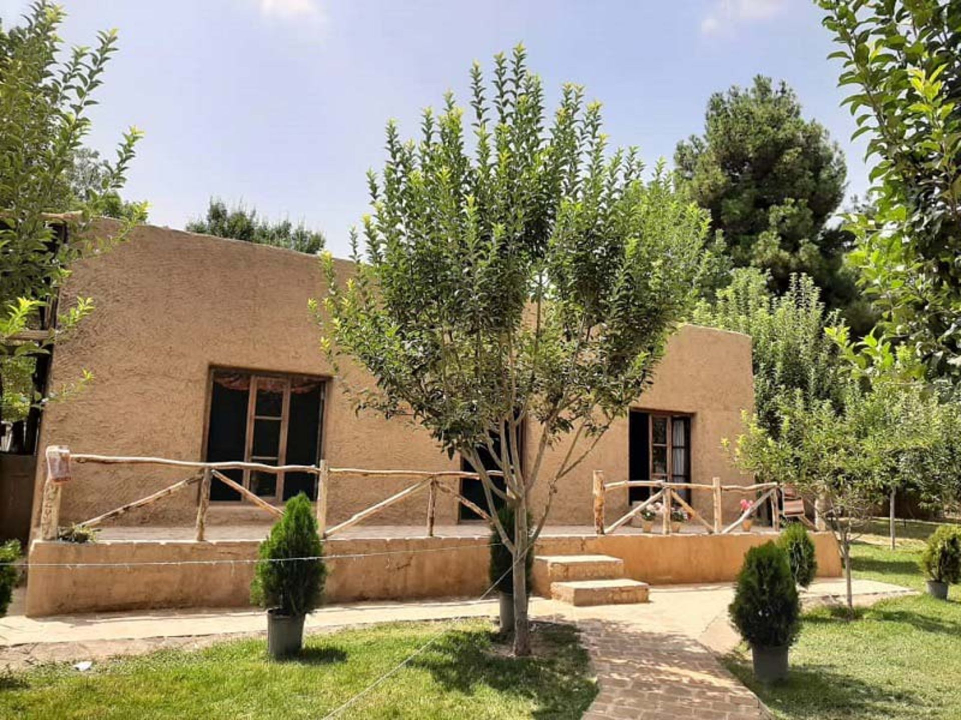 خانه روستایی گل آباد در باغ مشهد؛ منبع عکس: rtbmashhad.com؛ عکاس: نامشخص