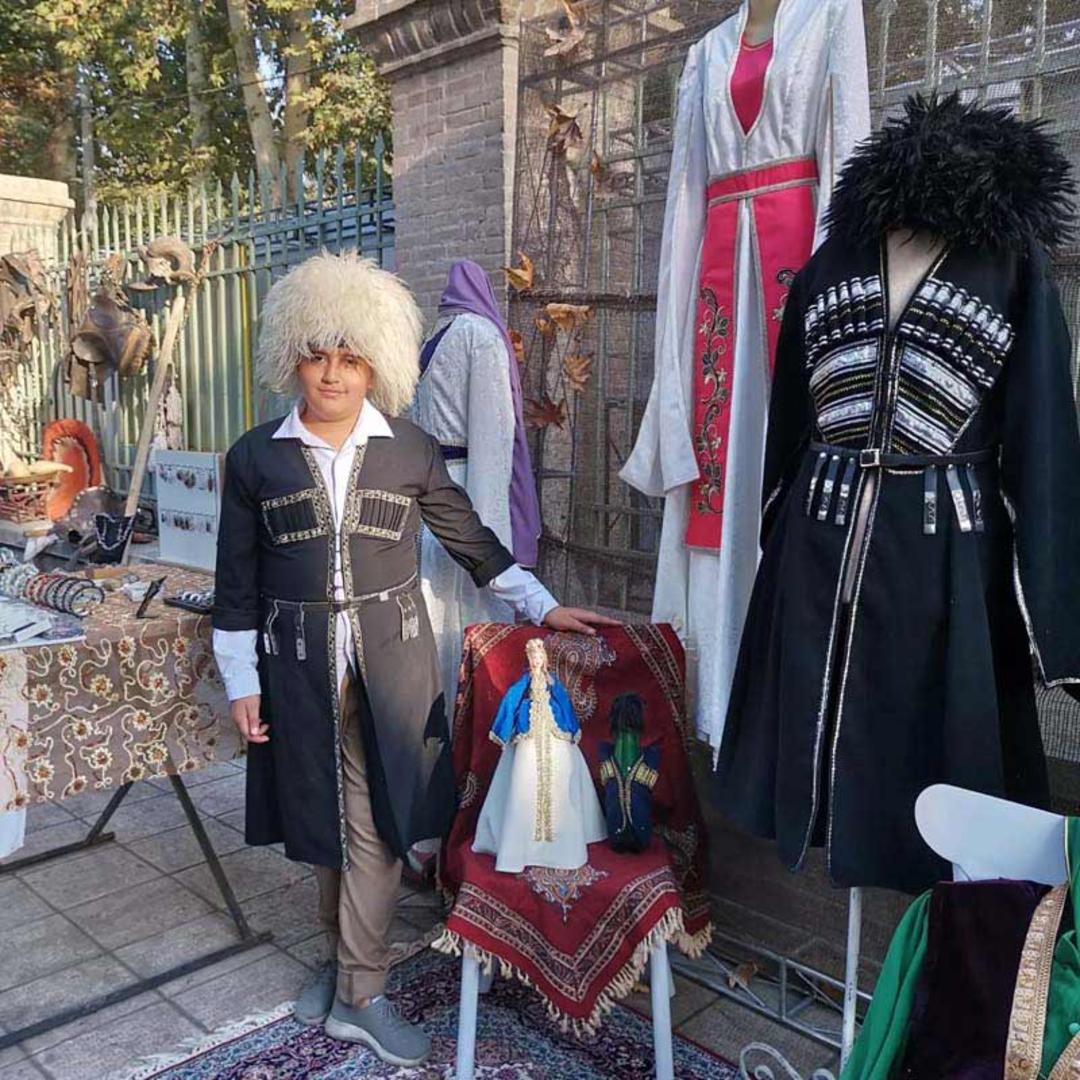 پسر بچه گرجی در لباس محلی