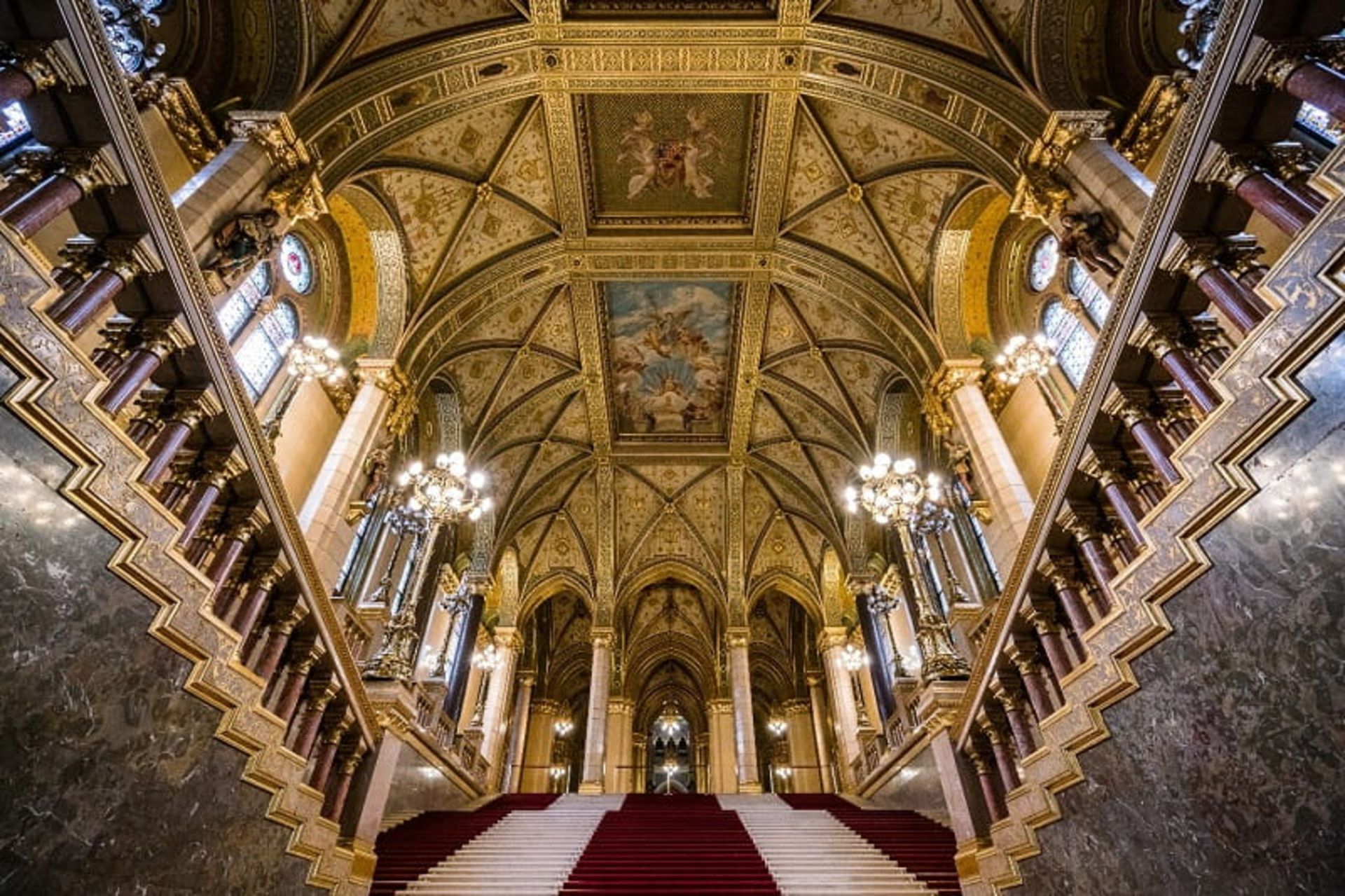 پلکان بزرگ، منبع: parlament.hu