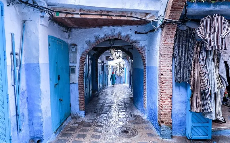 گذرگاهی مسقف در شفشاون مراکش، منبع عکس: unsplash.com، عکاس: rigel 