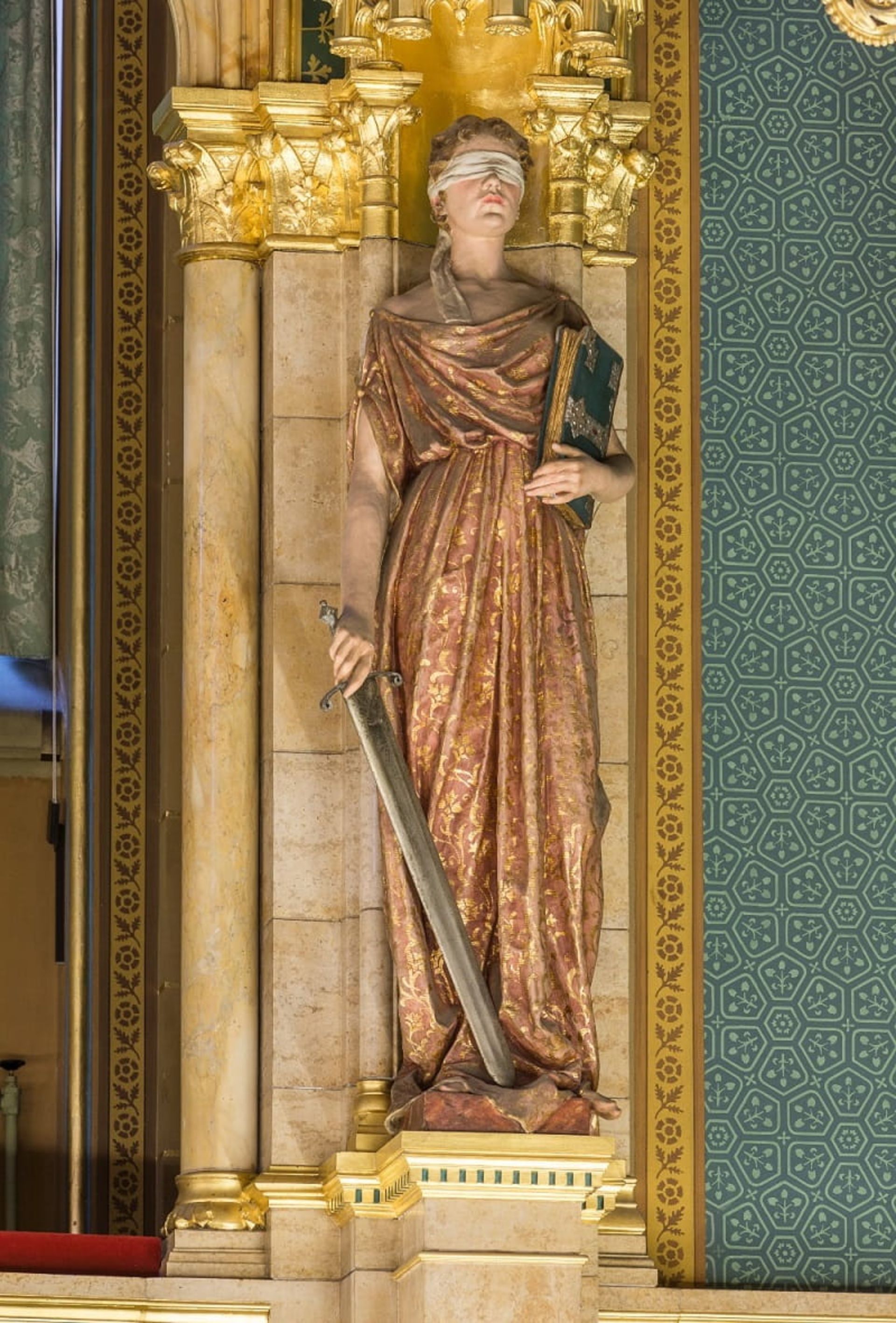 نقاشی و تزیینات پارلمان مجارستان، منبع: parlament.hu