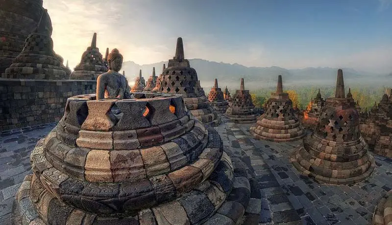 معبد بودایی بوروبودور (Borobudur) در اندونزی