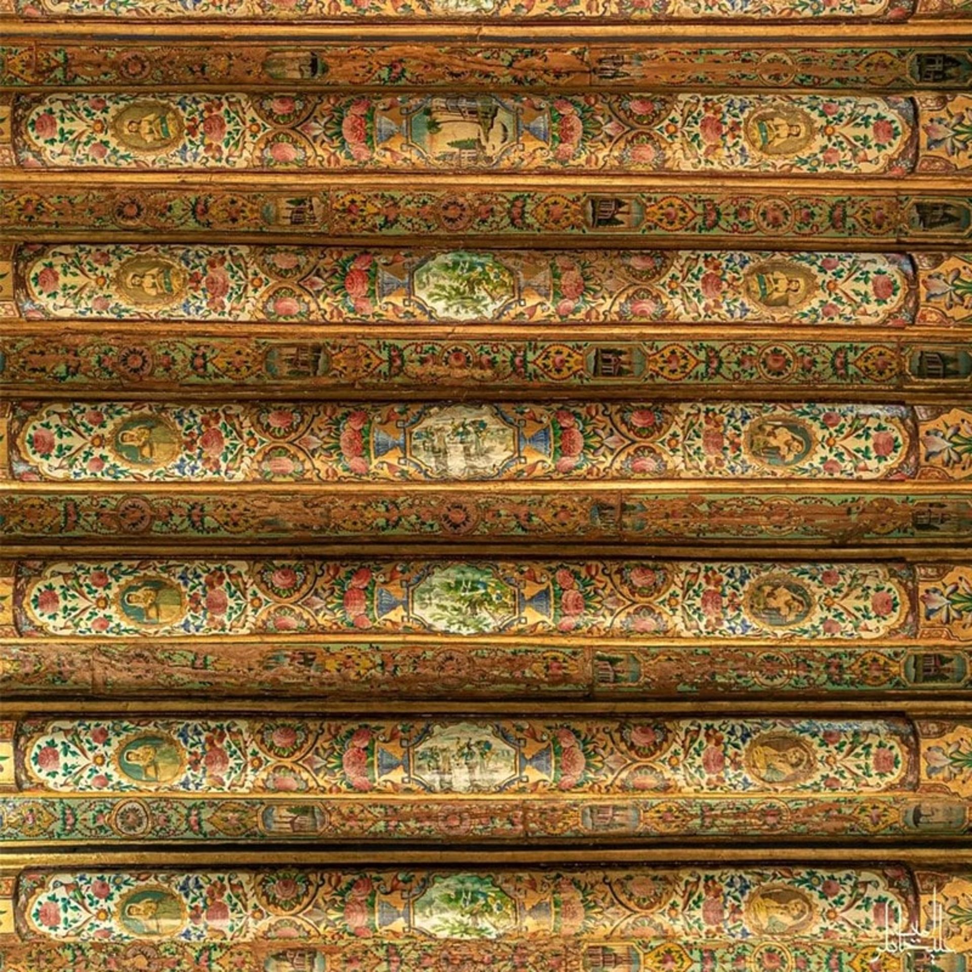 نقاشی روی سقف عمارت اصلی باغ نارنجستان قوام شیراز، منبع عکس: اینستاگرام alijanlou.amin@، عکاس: امین علیجانلو