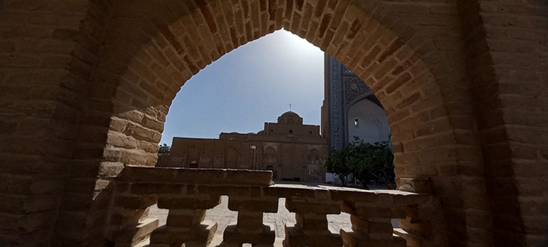 صحن و ایوان مسجد در آرامگاه شیخ احمد جامی؛ منبع عکس: گوگل مپ؛ عکاس: جلیل بزرافشان