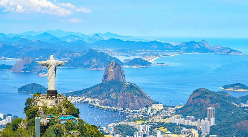 تندیس مسیح یا کریستو ردنتور (Cristo Redentor) در کوه کورکووادو (Corcovado) در ریودوژانیرو برزیل