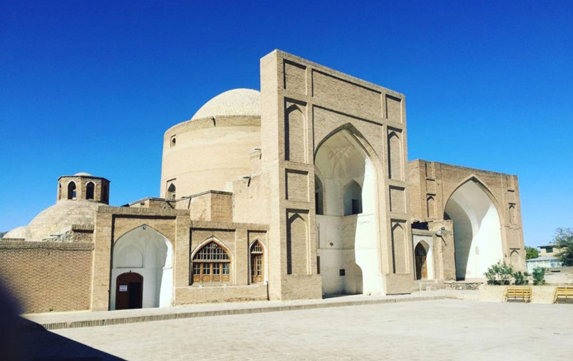 مقبره قطب الدین حیدر؛ منبع عکس: گوگل مپ؛ عکاس: ابوالفضل قبادی نژاد