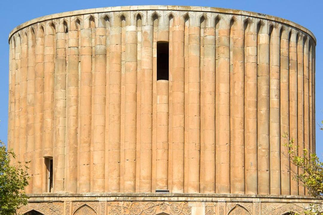 برج بلند و زیبای کاخ خورشید؛ منبع عکس: ویکی مدیا؛ عکاس: مصطفی معراجی