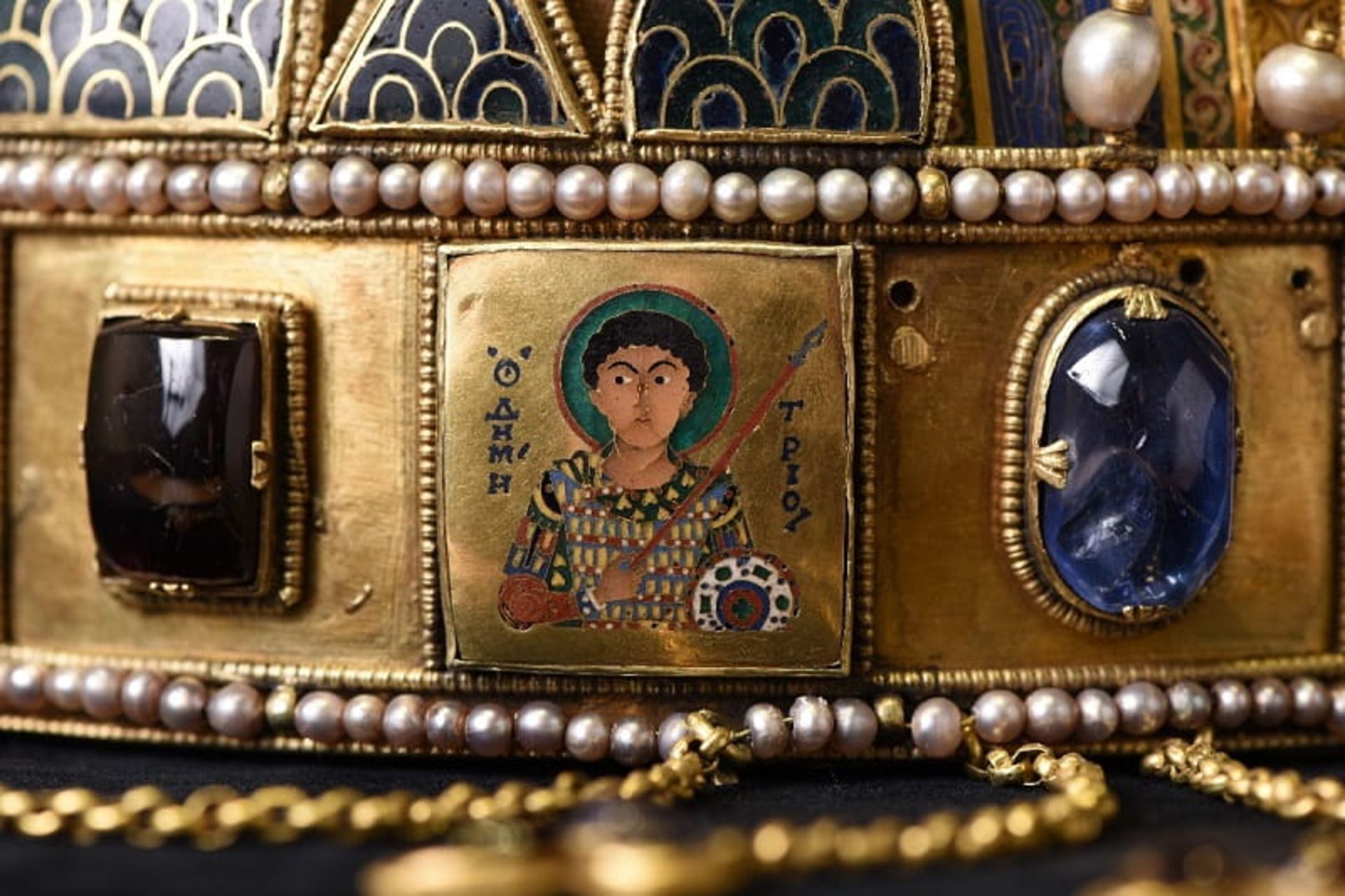 تاج مقدس مجارستان، منبع: parlament.hu