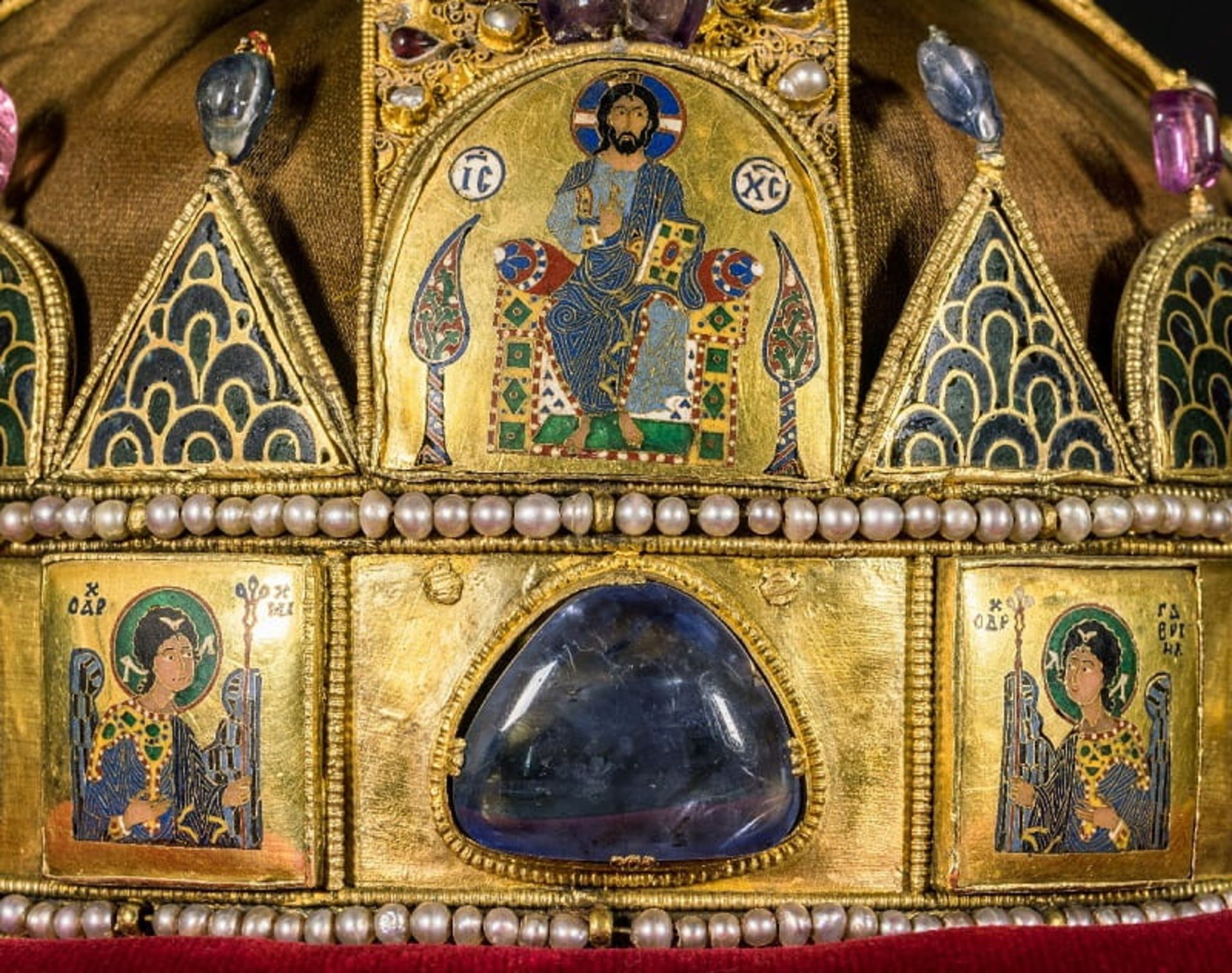 تاج مقدس مجارستان، منبع: parlament.hu