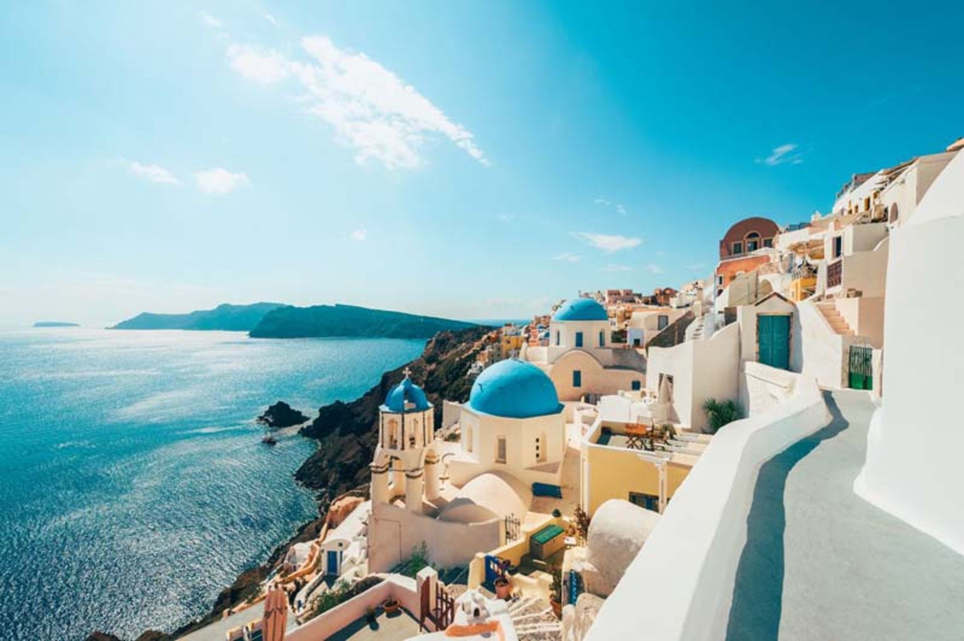 شهر سانتورینی در کنار آب