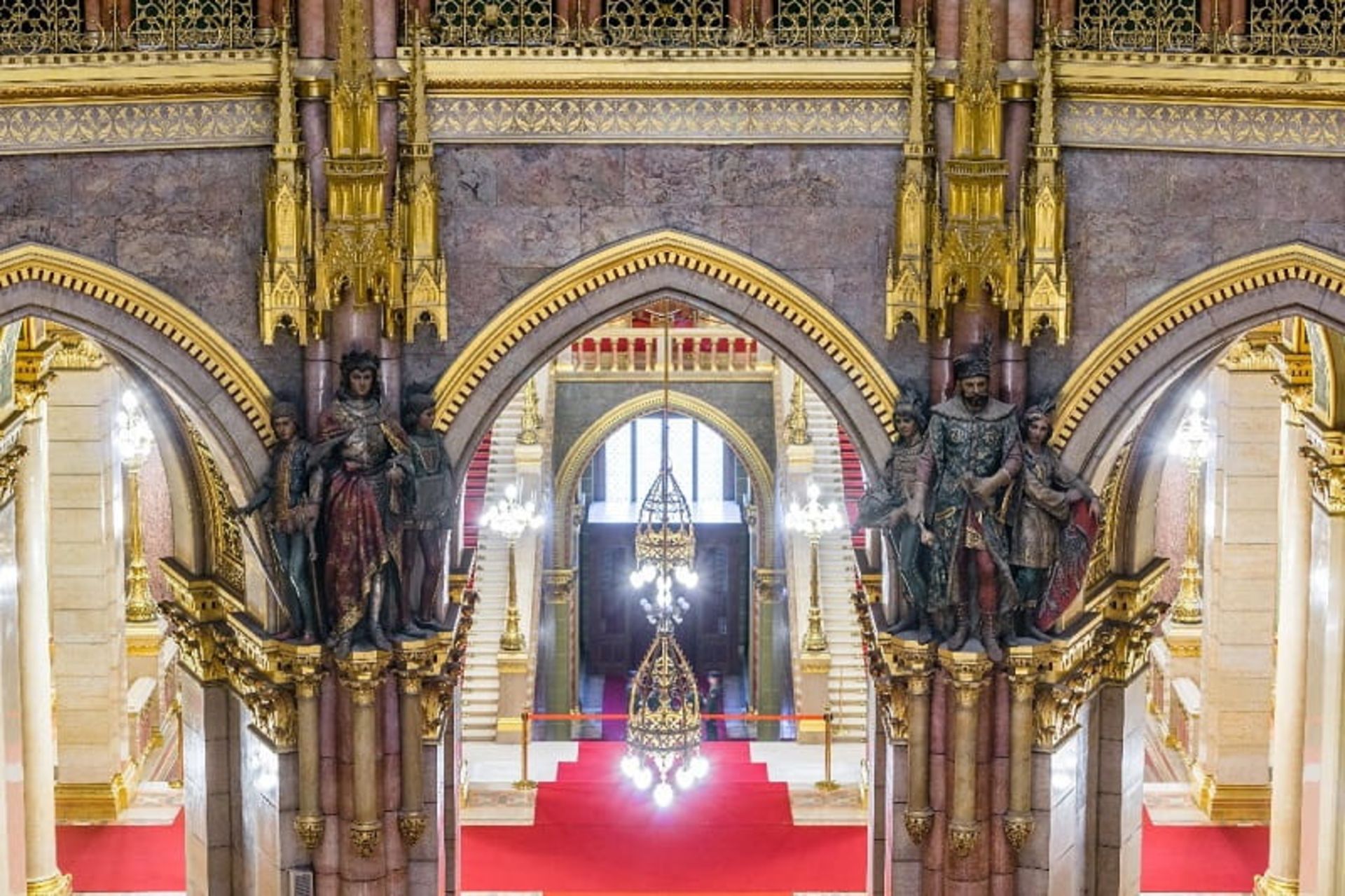 پلکان بزرگ، منبع: parlament.hu