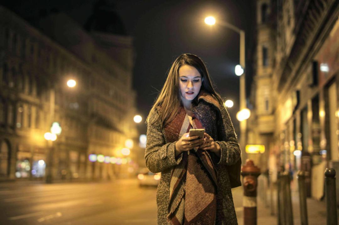 نکات ایمنی سفر مجردی خانم‌ها؛ منبع عکس: The Safety Box، عکاس: نامشخص