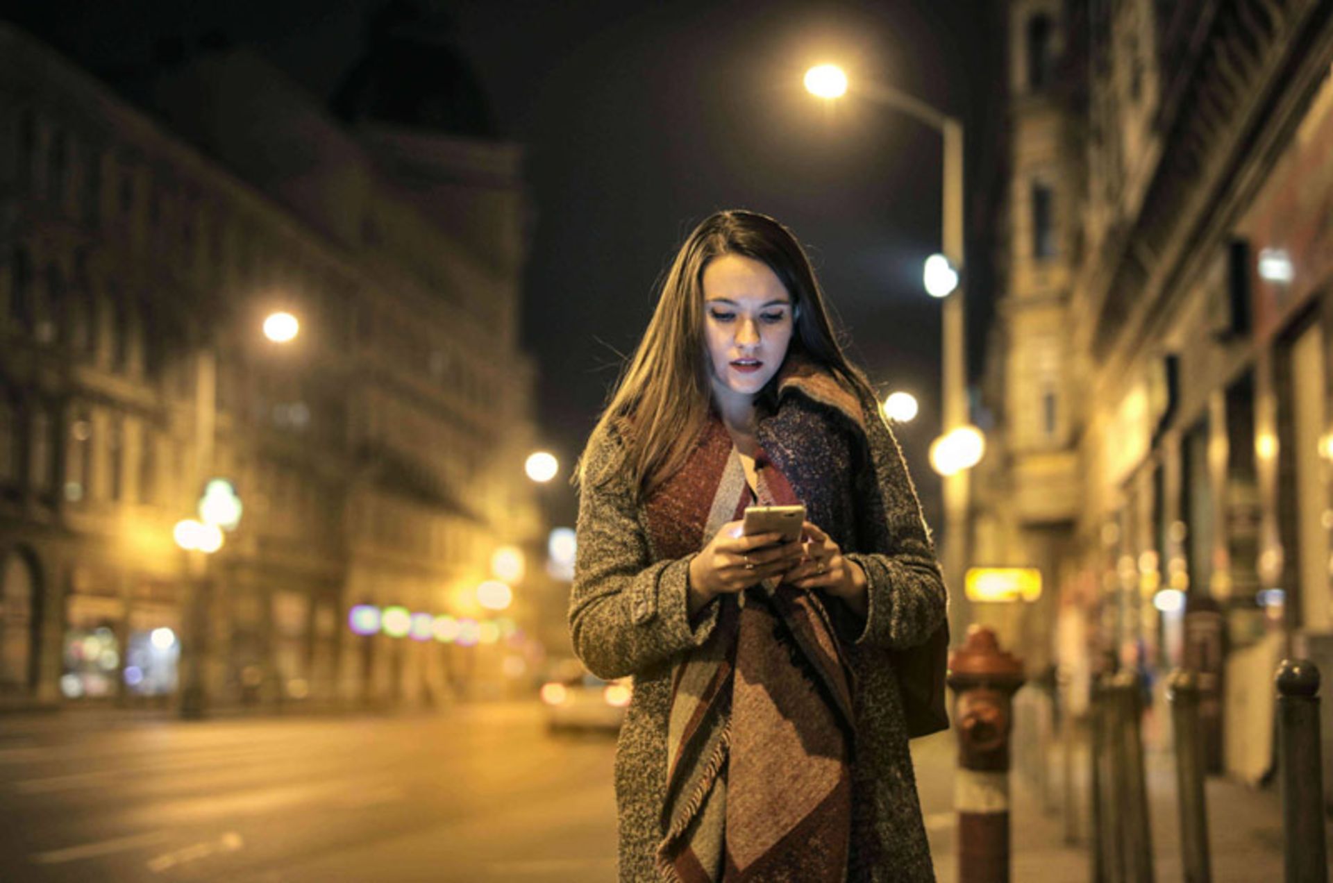 نکات ایمنی سفر مجردی خانم‌ها؛ منبع عکس: The Safety Box، عکاس: نامشخص