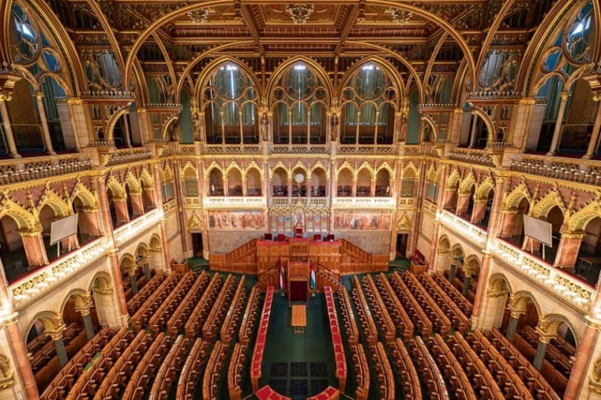اتاق نمایندگان، منبع: parlament.hu