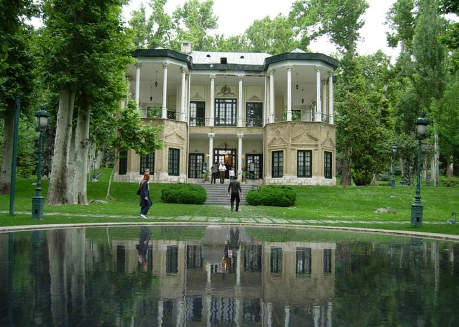 کاخ تاریخی در مجموعه نیاوران