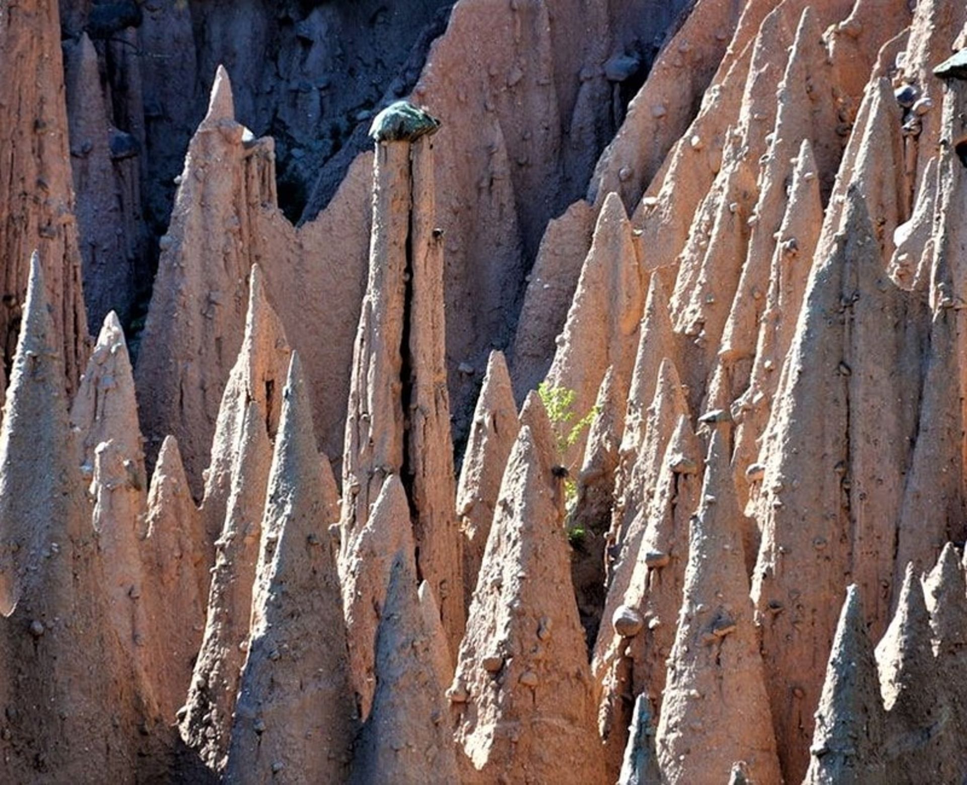 ستون‌های مخروطی اهرام زمین در ایتالیا، منبع عکس: flickr.com، عکاس: Alexander Kluge
