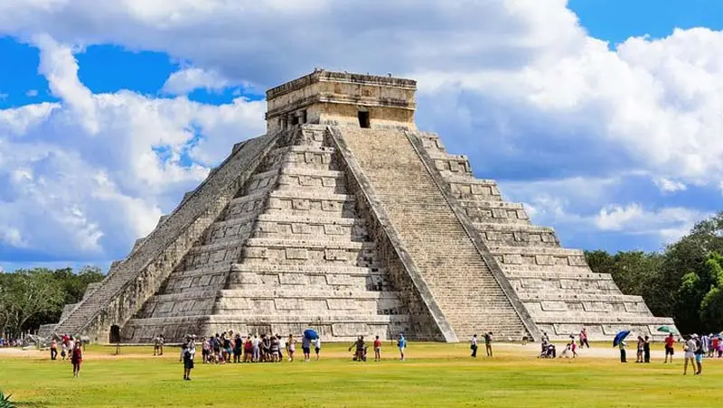 چیچن ایتزا (Chichen Itza) از بزرگ‌ترین شهرهای تمدن مایا در مکزیک