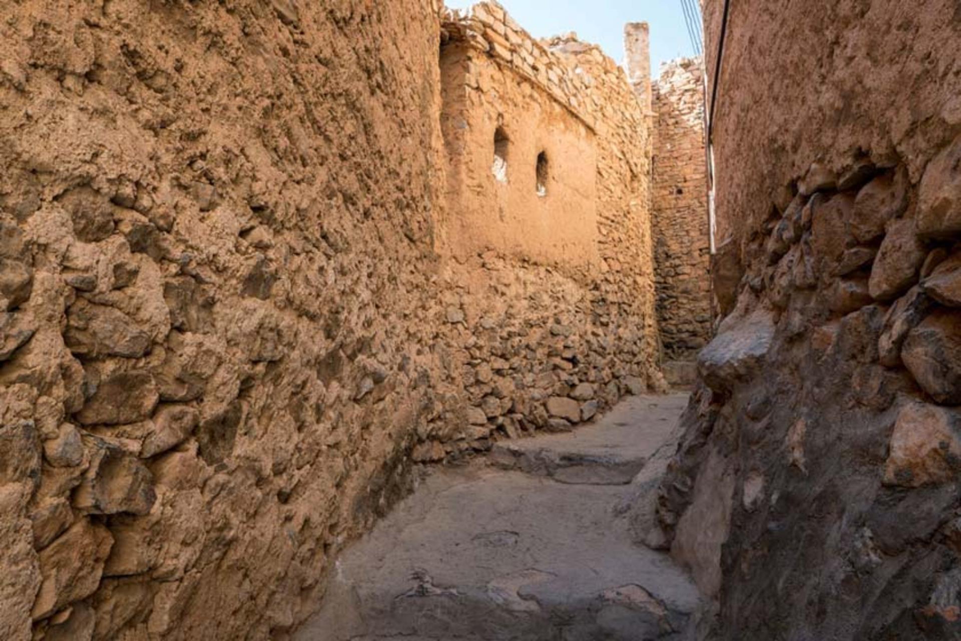 کوچه‌های جذاب روستای مسفات العبریین