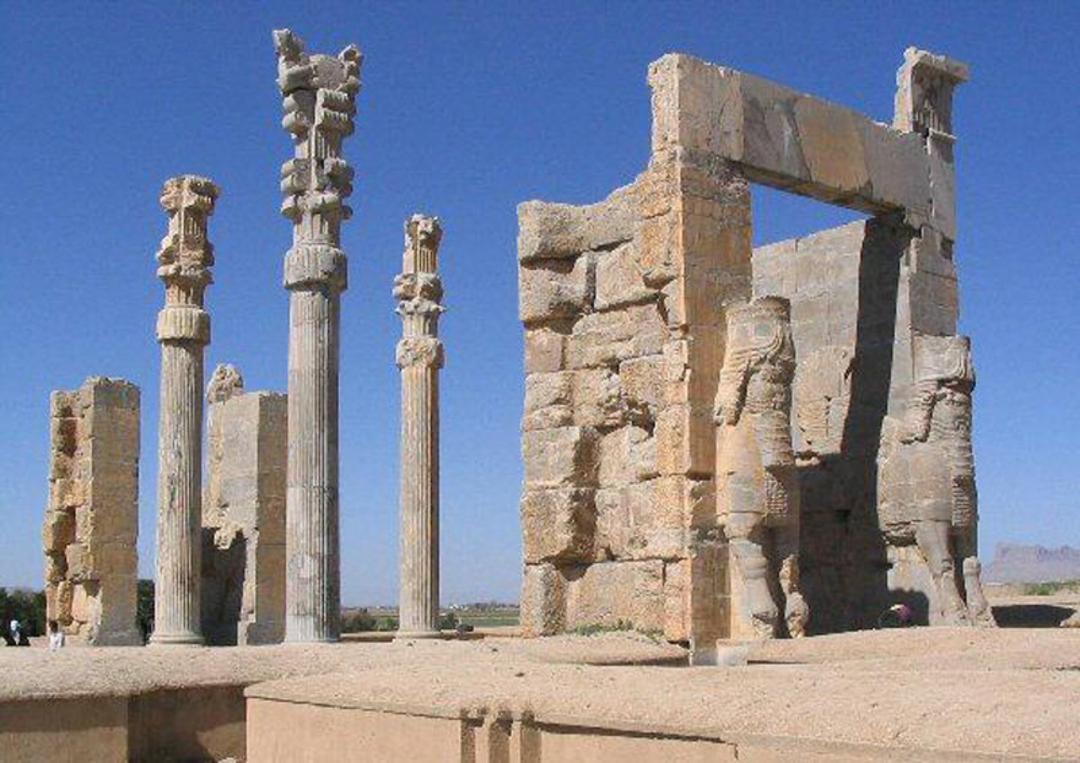 تخت جمشید در نزدیکی نقش رستم