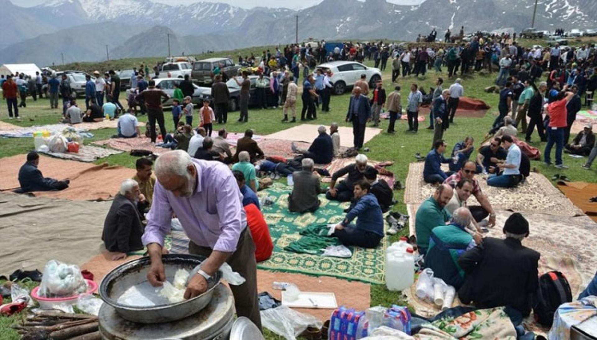 مراسم برف چال در آب اسک