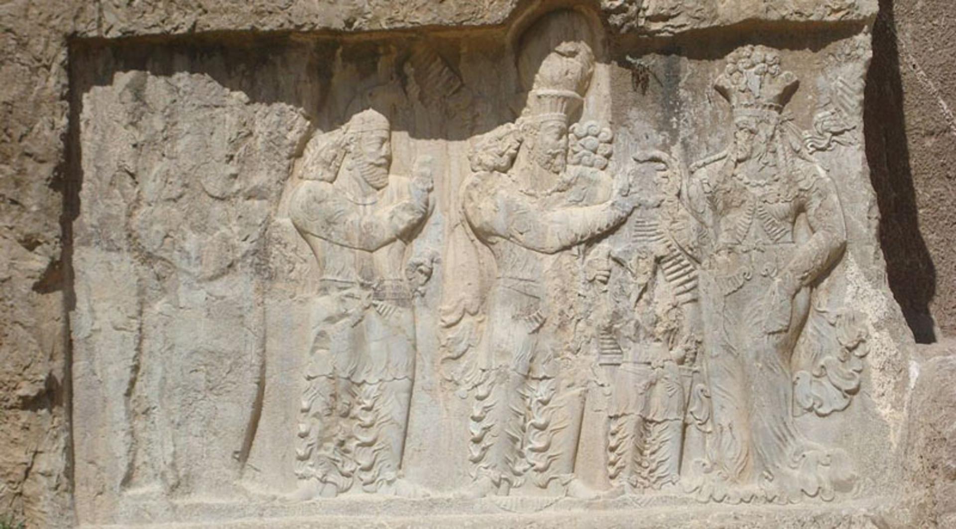 نرسی و آناهیتا در نقش رستم