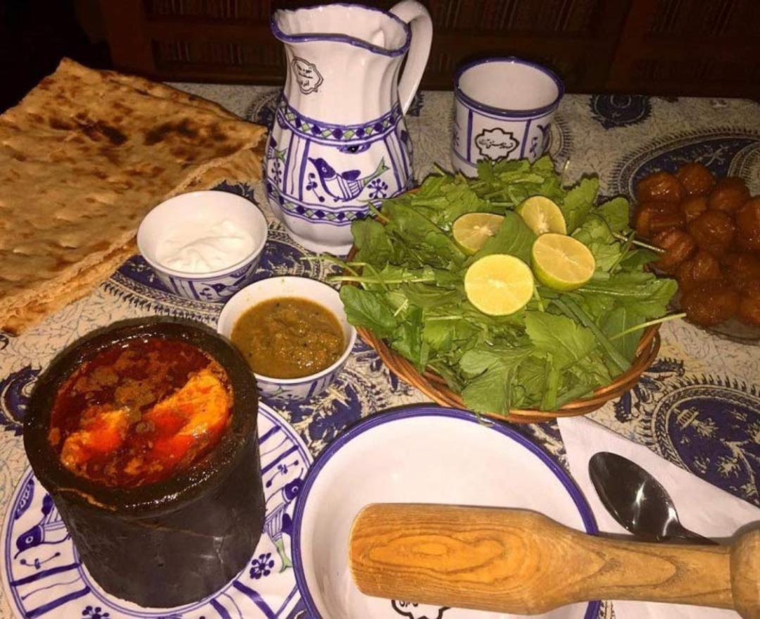 سفره‌خانه سنتی آذری (دیزی سرای آذری)
