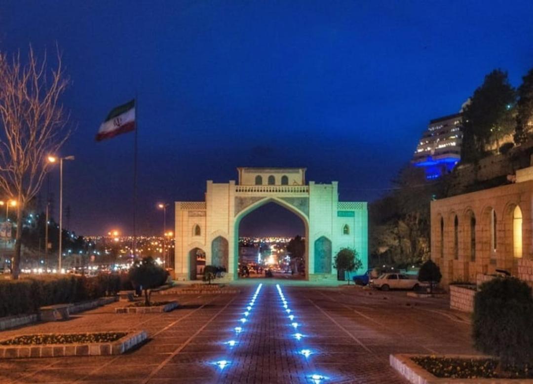 دروازه قرآن در شب
