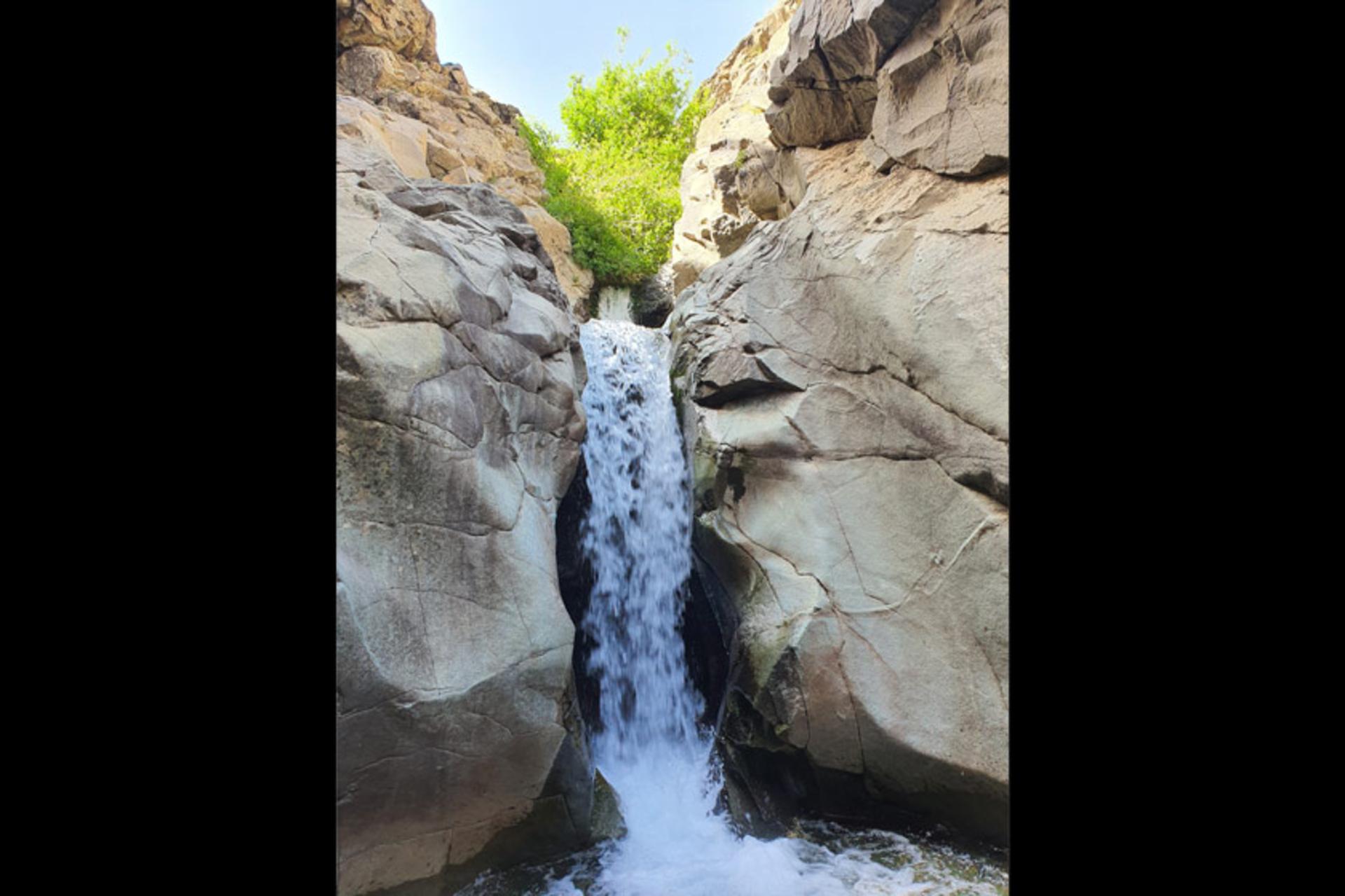 جریان خروشان آب در آبشار ایگل