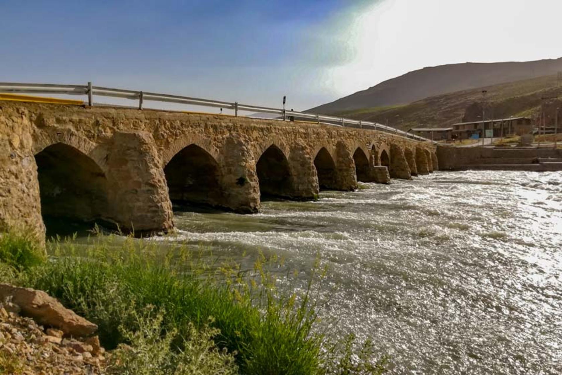 پل تاریخی اورگان روی رودخانه زاینده رود