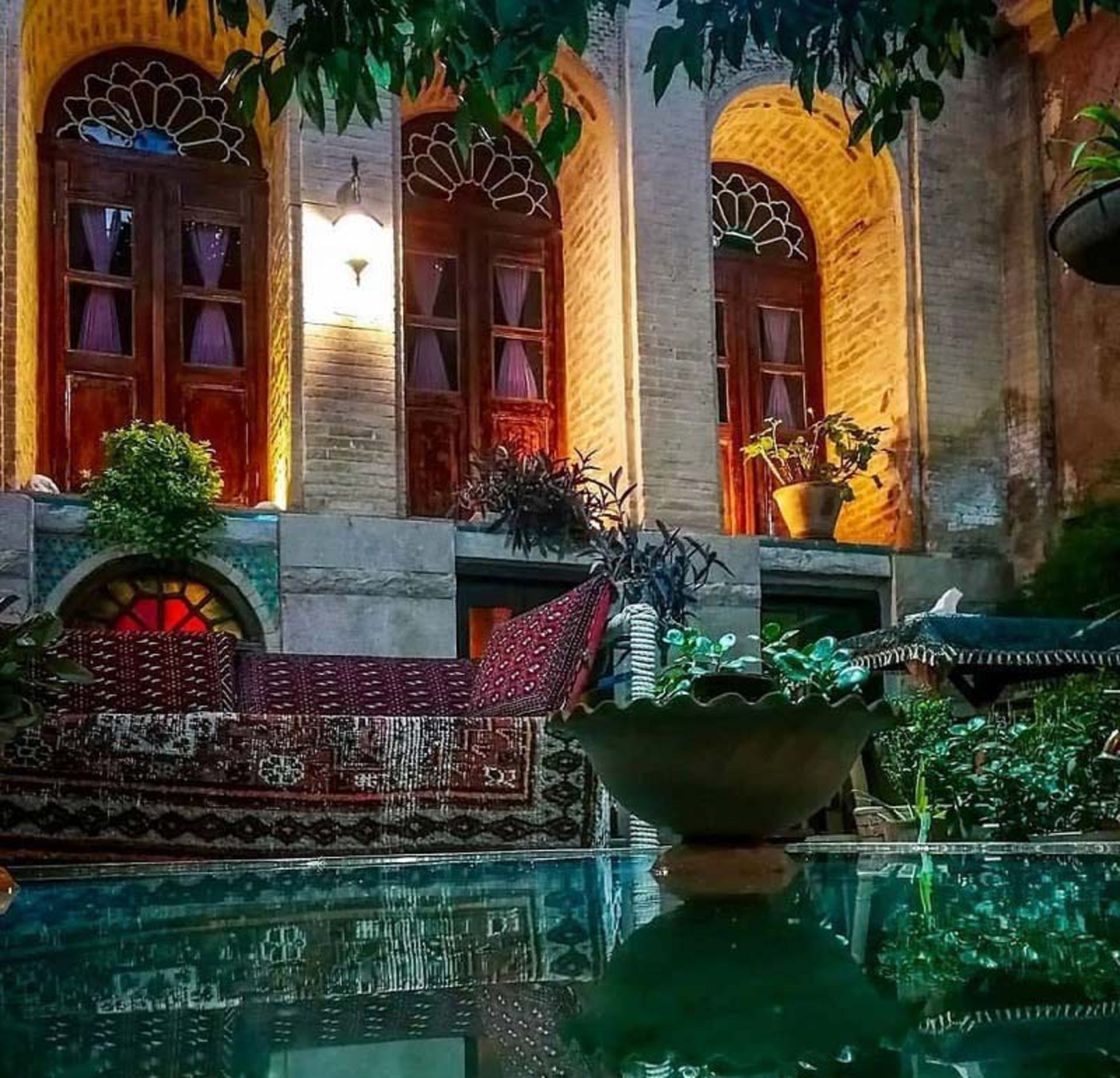 بومگردی لوتوس شیراز