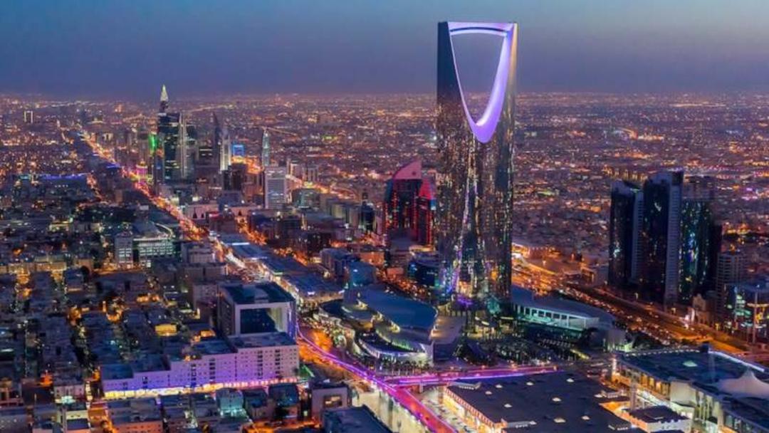 عکس هوایی از کشور عربستان در شب