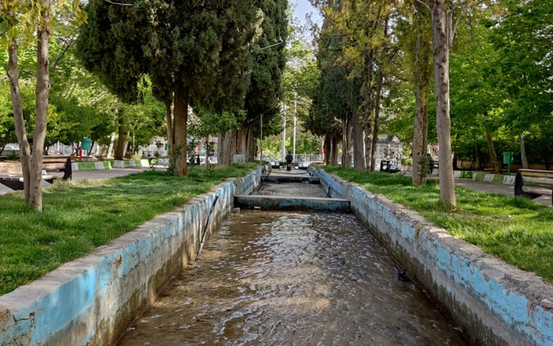 مسیر آب در آبشار استهبان