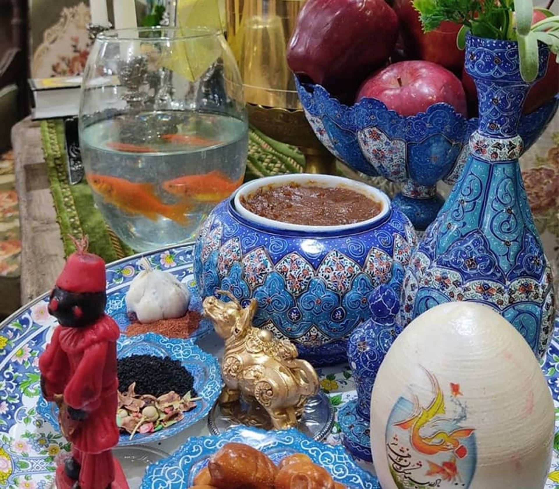 سفره هفت سین با ظروف سنتی