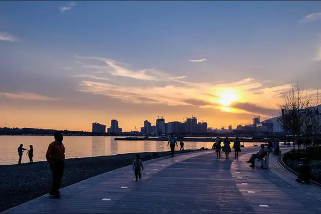 پیاده‌روی در دریاچه چیتگر 