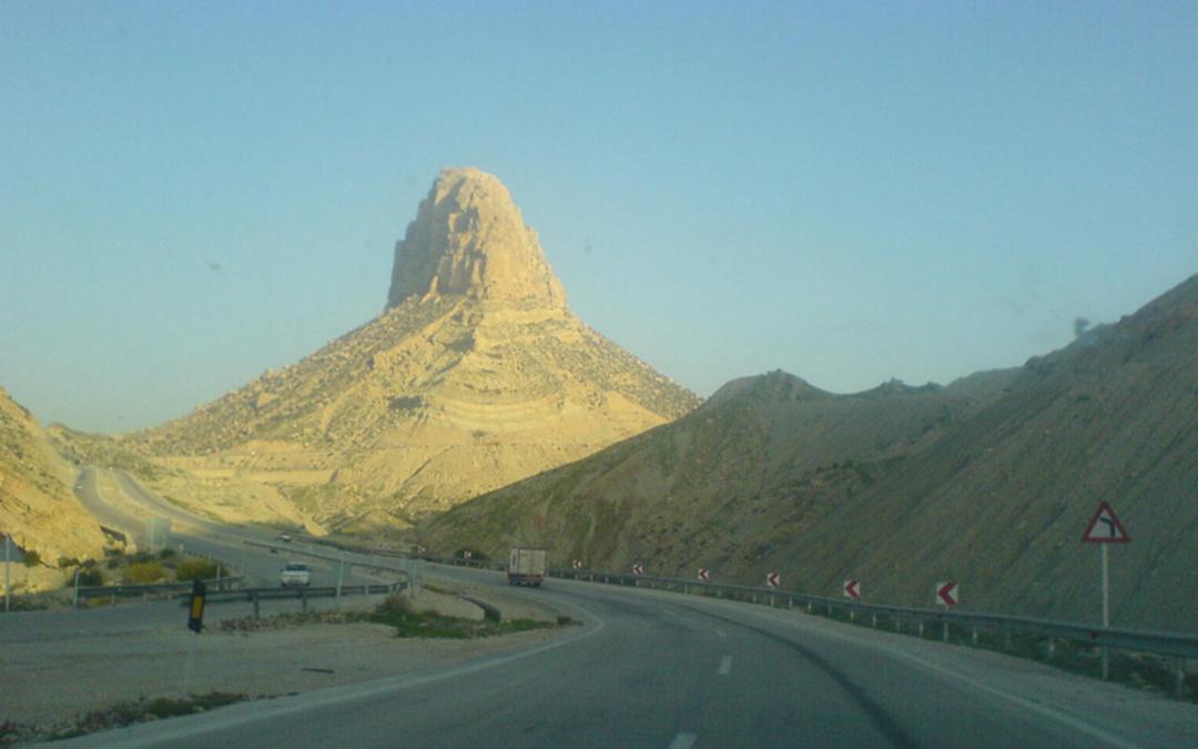 گردنه‌ای در جاده جم به سیراف