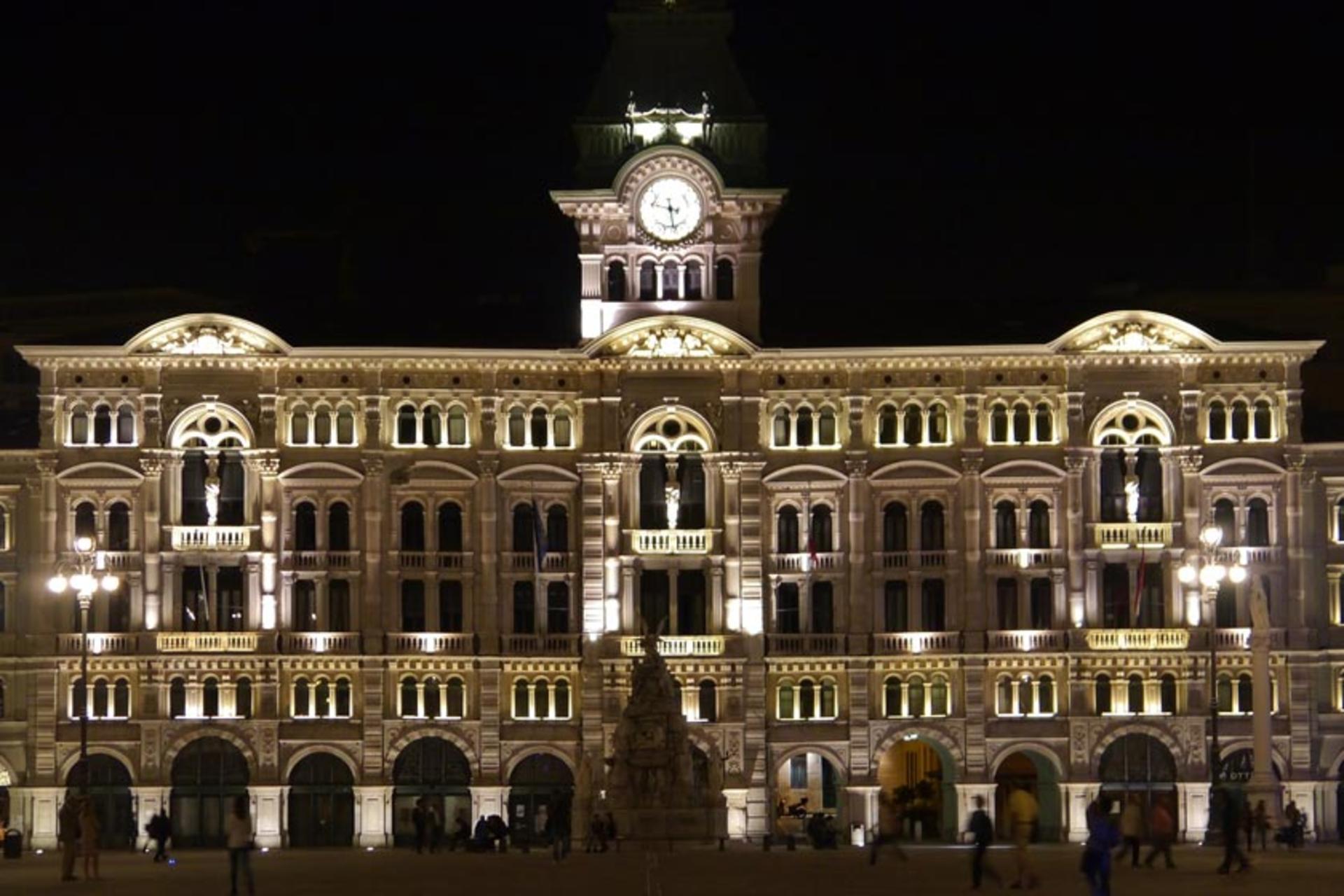 میدان وحدت ایتالیا در شب