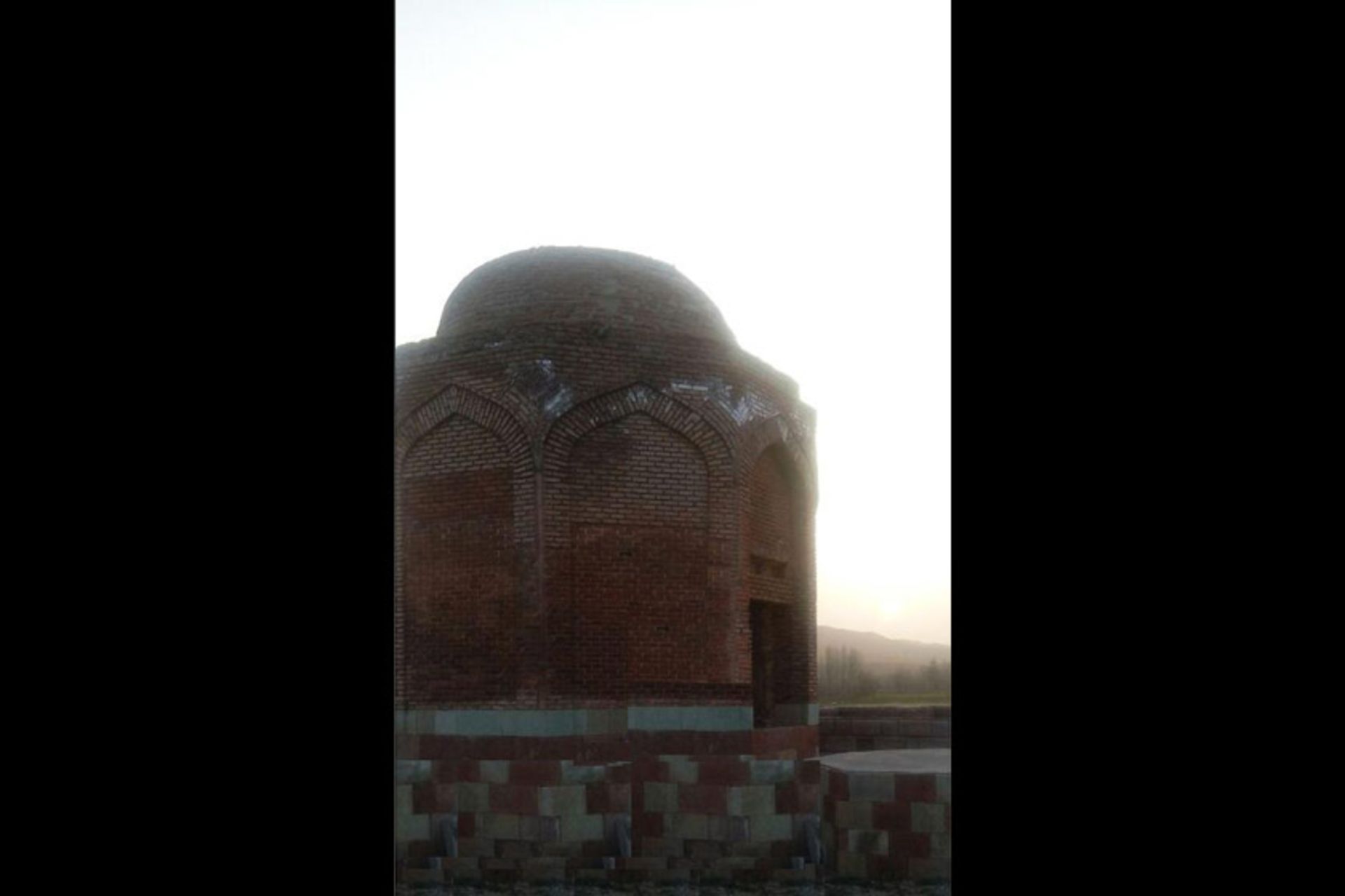 بقعه شیخ بایزید بسطامی در نزدیکی روستای عزیز کندی