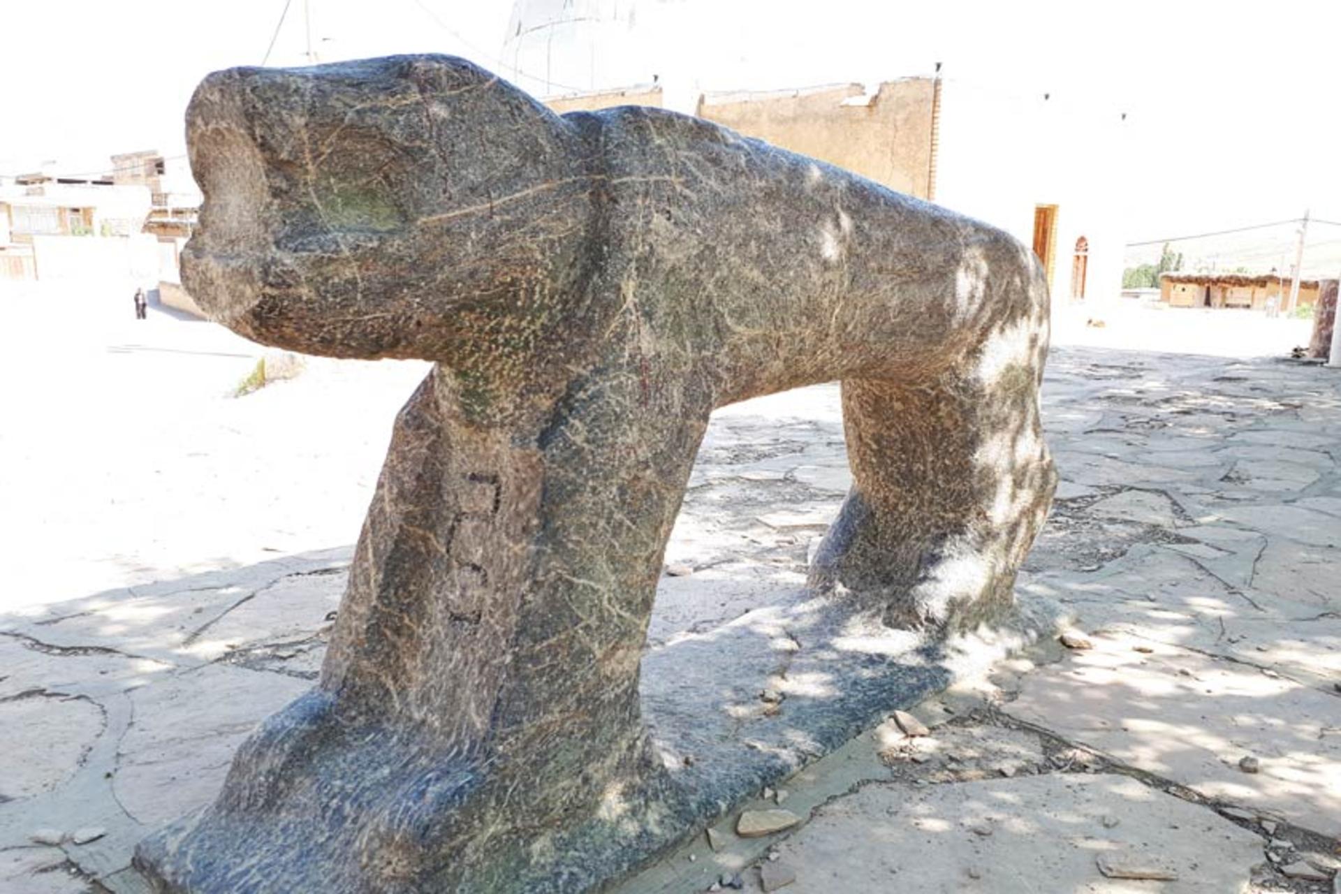 شیرهای سنگی روستای مشهد کاوه