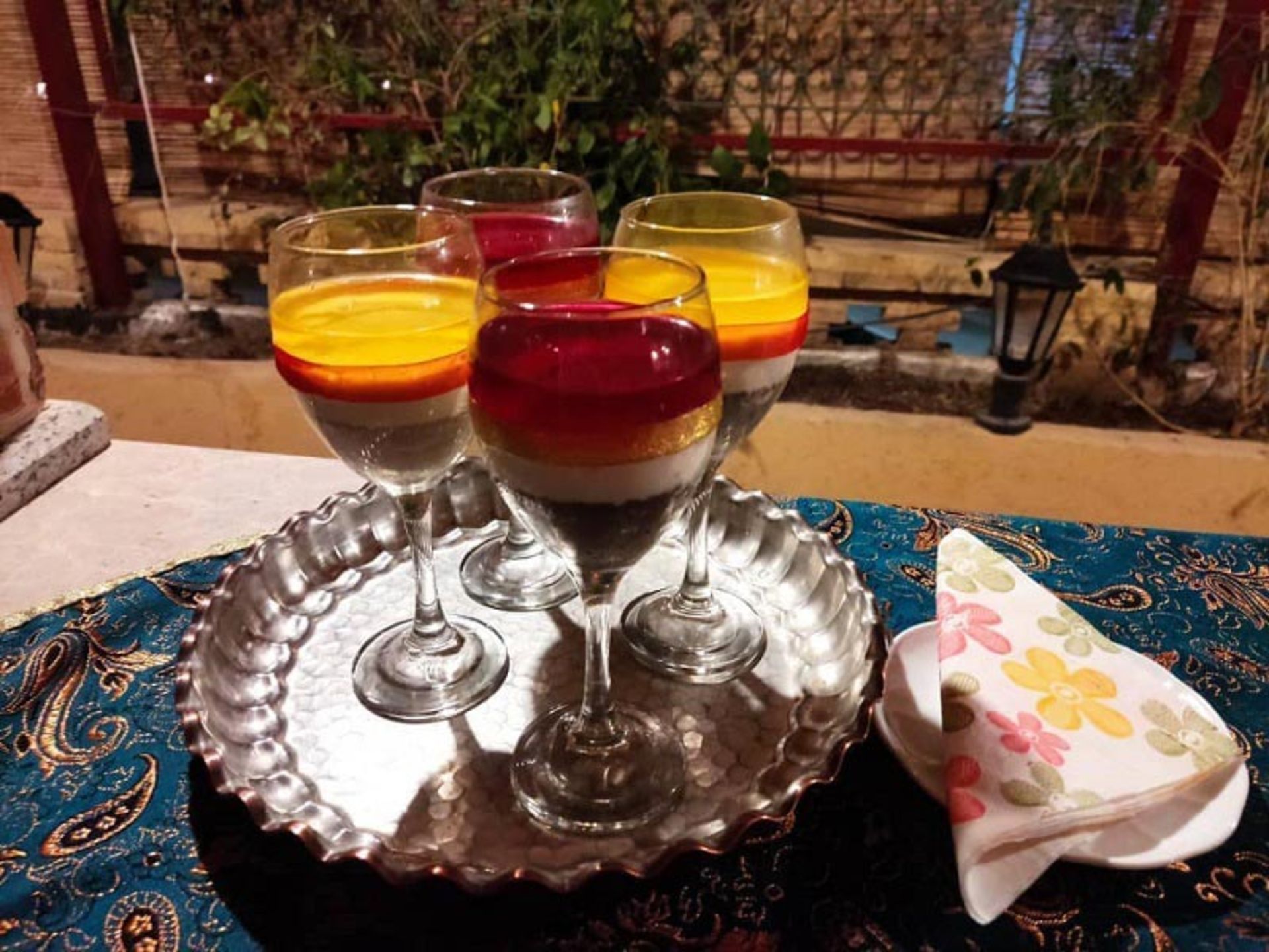دسرهای لذیذ در بومگردی لوتوس شیراز