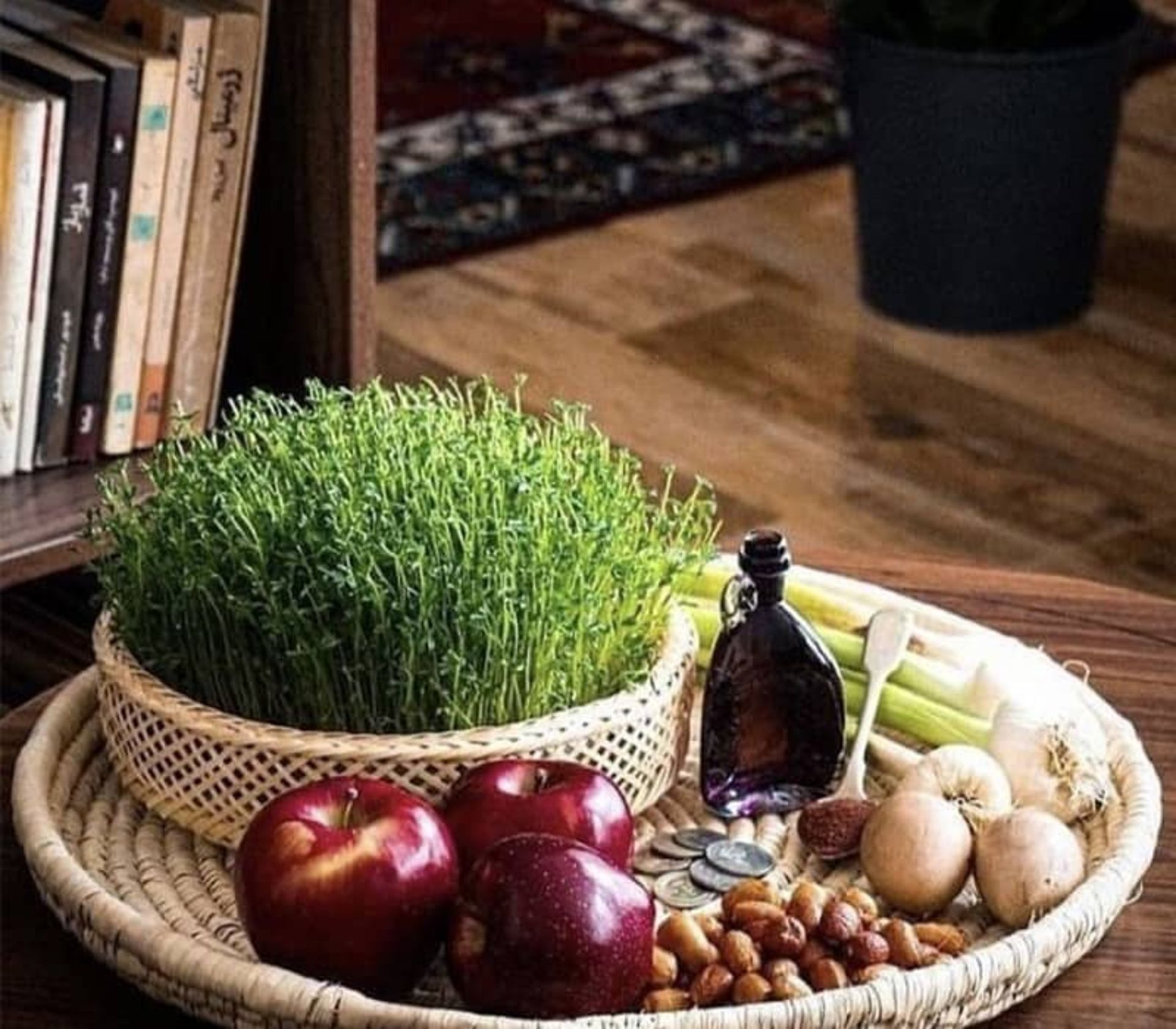 هفت سین در سینی حصیری